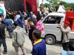 Massa-aksi-masyarakat-Tambi-dan-Kampung-Bar.jpg