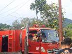 Mobil-pemadam-kebakaran-Mamuju-saat-tiba-di-lokasi-memadamkan-api-di-BTN-Maspul.jpg