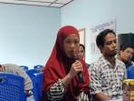 Nurlina-saat-klarifikasi-di-Kantor-Kecamatan-Tapalang-Barat-Kabupaten-Mamuju-Sesala-7102025.jpg