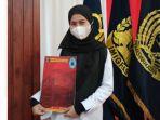 Nurul-Fadhila-resmi-menerima-Surat-Keputusan-SK-dan-kini-berstatus-men.jpg