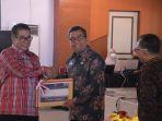 PJ-Gubernur-Sulbar-Akmal-Malik-menyerahkan-DIPA-Anggaran.jpg