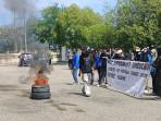 PMII-Cabang-Kabupaten-Majene-Sulawesi-Barat-demo-di-pelataran-kantor-bupati.jpg