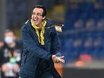 Pelatih-Villarreal-Unai-Emery-memberi-instruksi-kepada-para-pemain-pada-laga-kontra-Qarabag.jpg