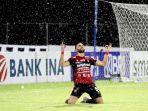 Pemain-Bali-United-Ilija-Spasojevic-selebrasi-seusai-menjebol-gawang-Barito-Putera.jpg