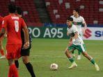 Pemain-Indonesia-Alfeandra-Dewangga-kiri-menggiring-bola.jpg
