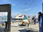 Penumpang-yang-turun-di-Pelabuhan-Mamuju-Jl-Yos-6.jpg