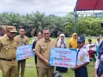 Penyaluran-beasiswa-KUAAT-di-lapangan-Desa-Tabolang-Kecamatan-Topoyo.jpg