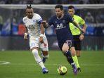 Penyerang-PSG-Lionel-Messi-dibayangi-oleh-pemain-Marseille-Dimitri-Payet.jpg