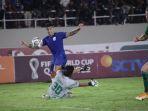 Penyerang-PSIS-Semarang-Jonathan-Cantillana-mencetak-gol-ke-gawang-PSS.jpg