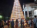 Pohon-Natal-di-Gereja-Katolik-Paroki-Santa-Maria-Ratu-Rosari.jpg