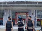 Polisi-berjaga-jaga-di-depan-Toko-Ritel-Modern-Alfamart-di-Wonomulyo-P.jpg