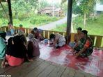 Proses-pengambilan-sampel-penyakit-malaria-di-Desa-Tampaure-Kecamatan-Bambaira.jpg