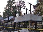 Puing-puing-rumah-di-Desa-Banua-Baru-Polman-yang-terbakar-Senin-2412022-sore.jpg