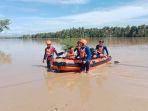 Puluhan-warga-di-Matakali-Polman-mulai-dievakuasi-oleh-tim-gabungan-setelah-sempat-terjebak-banjir.jpg