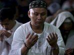 Ratusan-warga-khusuk-mengikuti-dzikir-d.jpg