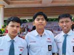 Riswar-dan-Asnawi-siswa-SMAN-2-Mamuju-saat-ditemui-usah-upacara-HGN-2022.jpg
