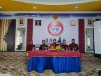 Robianto-saat-memberikan-pengarahan-dan-penguatan-kepada-pegawai-Bapas-Kelas-II-Polewali.jpg