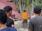 Rumah-dipukuli-balok-kayu.jpg