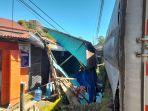 Rumah-rusak-akibat-terimpa-mobil-truck-10-roda-di-Jl-RE-Martadinata-Mamuju.jpg