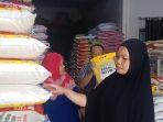 Salah-satu-penjual-beras-di-pasar-tradisional-Jl-Ta.jpg