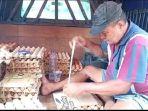 Salama-pedagang-telur-di-pasar-Topoyo.jpg