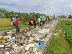 Sampah-menumpuk-di-saluran-irigasi-air-Desa-Kebunsari-Kecamatan-Wonomulyo-Polman.jpg