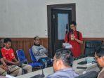 Sejumlah-honorer-tergabung-dalam-Forum-Komunikasi-Honorer-R2R3-menyambangi-Kantor-DPRD-Mateng.jpg
