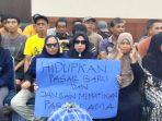 Sejumlah-pedagang-mendatangi-kantor-DPRD-Mat.jpg
