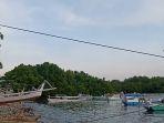 Sejumlah-perahu-nelayan-di-Majene-diparkir-karena-cuaca-buruk.jpg