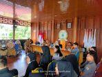 Sekretaris-DPRD-Provinsi-Sulawesi-Barat-Muhammad-Hamzih-beserta-jajarannya-mengikuti-apel-virtual.jpg
