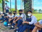 Siswa-SMPN-2-Mamuju-nongkrong-di-Lapangan-Ahmad-Kirang-Jl-Ahmad-Kirang.jpg