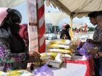 Stand-Bulog-Mamuju-di-anjugan-pantai-Manakarra-4.jpg