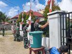 Suasana-anggota-Polisi-dan-Tentara-sedang-cat-pagar-Masjid-jelang-ramadan.jpg