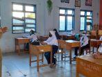 Suasana-belajar-tatap-muka-di-SMPN-1-Mamuju-Senin-1392021.jpg<pf>Pemeriksaan-suhu-bagi-siswa-SMPN-1-Mamuju-Senin-1392021.jpg<pf>Siswa-SMPN-1-Mamuju-cuci-tangan-Senin-1392021.jpg<pf>Siswa-SMPN-1-Mamuju-wajib-cuci-tangan.jpg