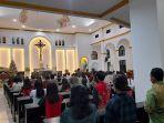 Suasana-ibadah-Natal-di-Gereja-Katolik-Paroki-Santa-Maria-Ratu-Rosari.jpg