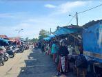 Suasana-pasar-baru-Jl-Abdul-Syakur-Kelurahan-Karema-Kecamatan-Mamuju-kembali-ramai-pengunjung.jpg