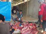 Suasana-pembagian-daging-sapi-kurban-sum.jpg