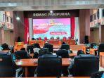 Suasana-rapat-paripurna-penetapan-alat-kelengkapan-dewan-di-gedung-DPRD-Polman.jpg