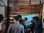Suasana-rumah-duka-korban-gantung-diri-di-Desa-Talopak-Kecamatan-Tabulahan.jpg