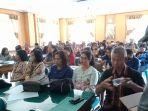 Suasana-saat-puluhan-guru-lakukan-audiens-dengan-Pemda-Mamasa.jpg
