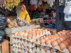 Telur-di-lapak-pedagang-pasar-baru-Jl-Abdul-Syakur.jpg
