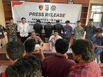 Tersangka-prostitusi-online-ditangkap-Polisi.jpg