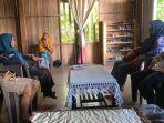Tim-dari-DP3AP2KB-kunjungi-rumah-korban-Bully-di-Polman.jpg