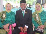 Umar-H-Bersama-kedua-istrinya.jpg