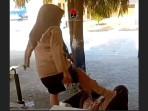 Viral-video-siswi-perempuan-nekat-menganiaya-temannya-sendiri-di-lingkungan-sekolah.jpg