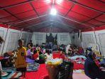 Warga-Mamuju-terdampak-bencana-di-lokasi-pengungsian-telah-mendapat-bantuan-dari-Kemensos.jpg