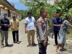 Warga-buka-blokade-akses-jalan-menuju-SMKN-Paku-di-Dusun-Silopo-Desa-Paku-Polman.jpg