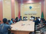 pertemuan-membahas-konflik-agrkayu.jpg
