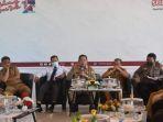 rapat-di-Pendopo-Lapangan-Upacara-Kantor-Gubernur-Sulbar.jpg
