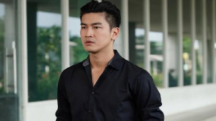 VIRAL - Aktor Anrez Adelio mendadak viral gegara dituding menghamili seorang wanita. Namun ia telah mengakui hal tersebut. Namun, Anrez juga dikatakan menolak untuk bertanggung jawab atas kehamilannya tersebut.